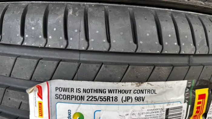 4 pneus Pirelli Scorpion 225/55 R18 98V