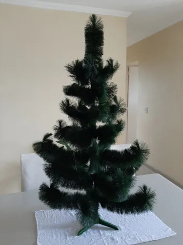 Bota Fora - Árvore de Natal Linda medindo aproximadamente 1,10 (altura) x 0,60 (largura)