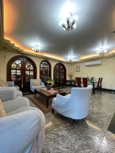 Casa na Av. Constantino Nery de Alto Padrão no Cond. Le Village Blanc