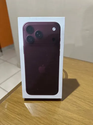 Vendo iPhone 18 pro Max 256 bordó
