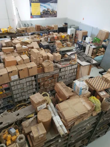 VENDO UM LOTE DE PECAS CATERPILLAR LINHA AMARELA.