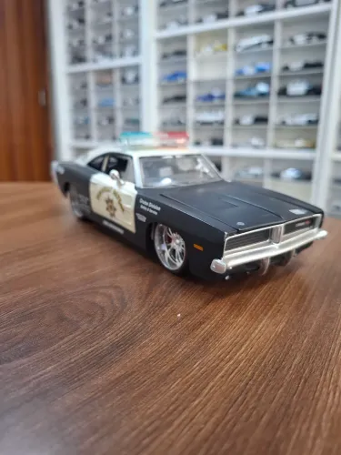 Miniatura Police Maisto 1/24 Dodge Charger R/T 1969