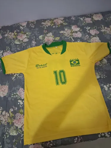 BLUSA 10 DO BRASIL -TAMANHO 12 ANOS - P