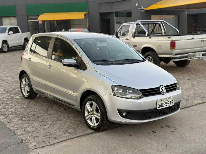 Volkswagen Fox 1.0 MI Total Flex 8V 5P 2013
