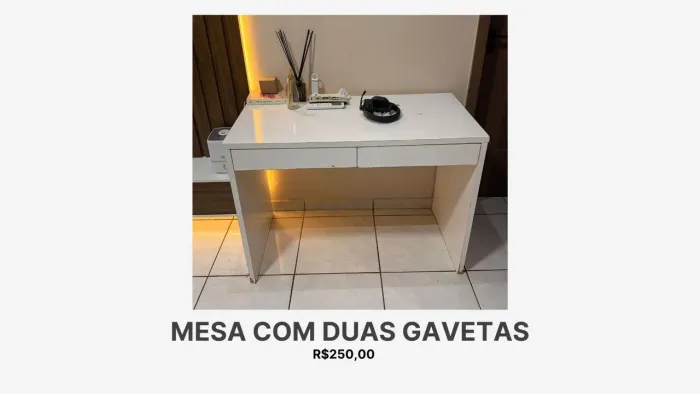 Mesa com 2 gavetas
