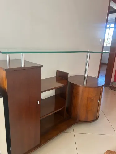 Aparador Bar Vintage em Madeira com Tampo de Vidro + Adega para Vinhos