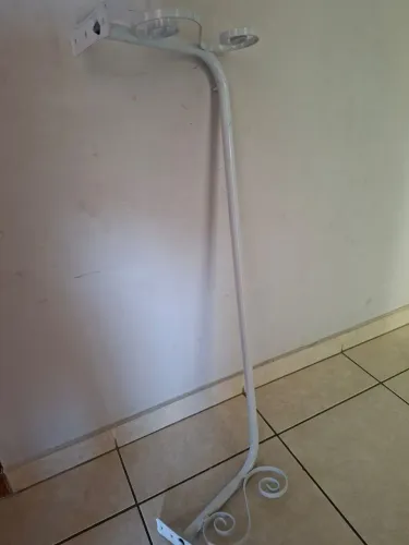 Suporte para pendurar roupas.