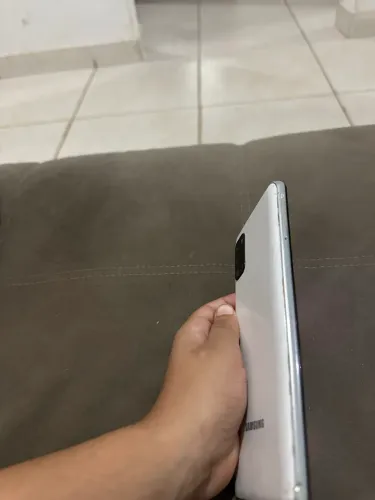celular a 31 com com 128 de giga bateria boa só tem um Trincadinho na tela