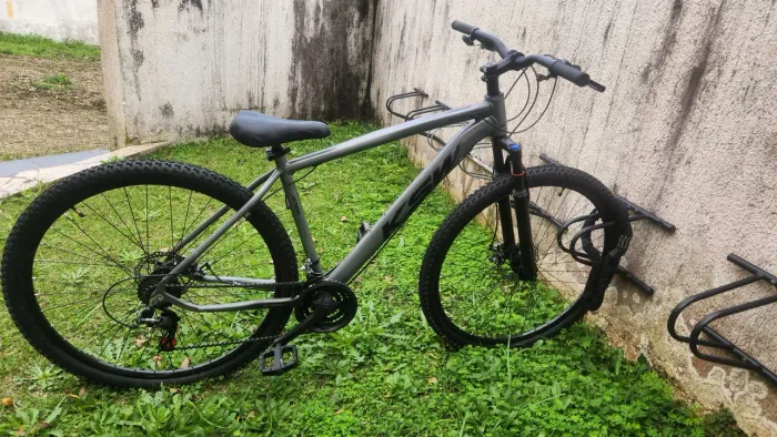 Bicicleta aro 29 praticamente nova