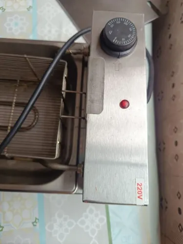 Estou vendendo 2 fritadeira elétrica
