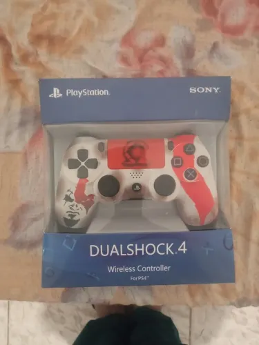 Manete PS4 em boa estado, está agarrando o L2