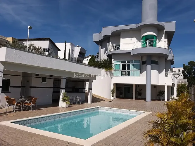 Casa Duplex com 5 Suítes - Piscina aquecida - Área Gourmet - Condomínio Bosque Imperial