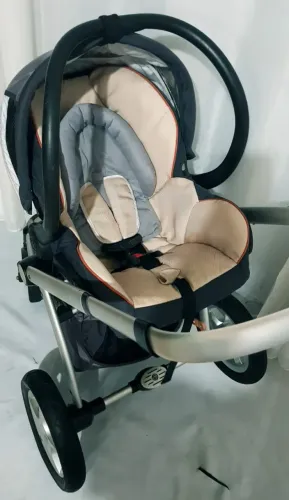 Carrinho e bebê conforto com suporte Max?cosi