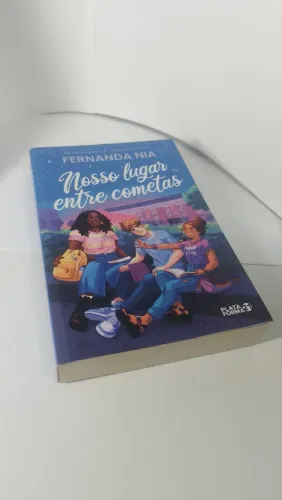 Livro Nosso lugar entre Cometas Fernanda Nia
