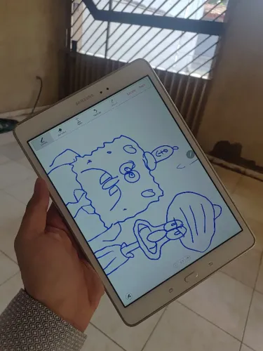 Tablet Samsung Galaxy Tab A 9.7 SM-P550 Com Caneta S Pen Desenho e Entretenimento