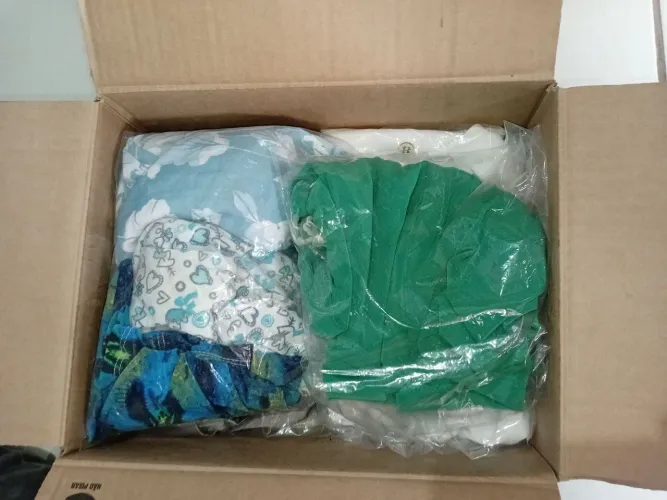 CAIXA COM 6 ROUPAS FEMININA