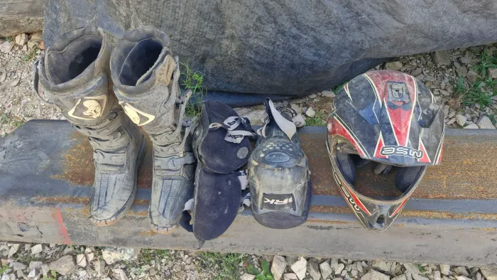 Vendo Crf 230 Único Dono com Acessórios e Roupas