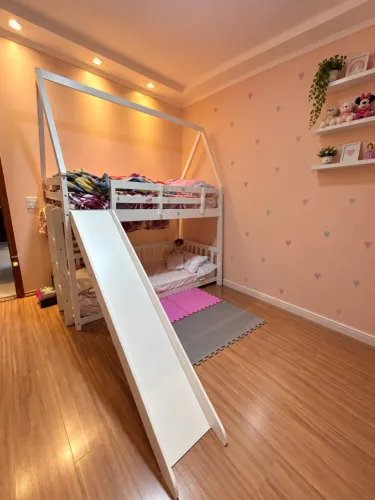 Cama Beliche Montessoriana Casinha com Escorregador