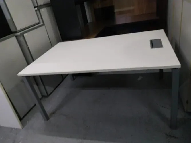 Mesa Diretor Com Caixa De Tomada - Para Ambiente De Escritório 