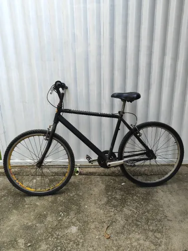 Bicicleta preta aro 26 - uso simples - para reformar