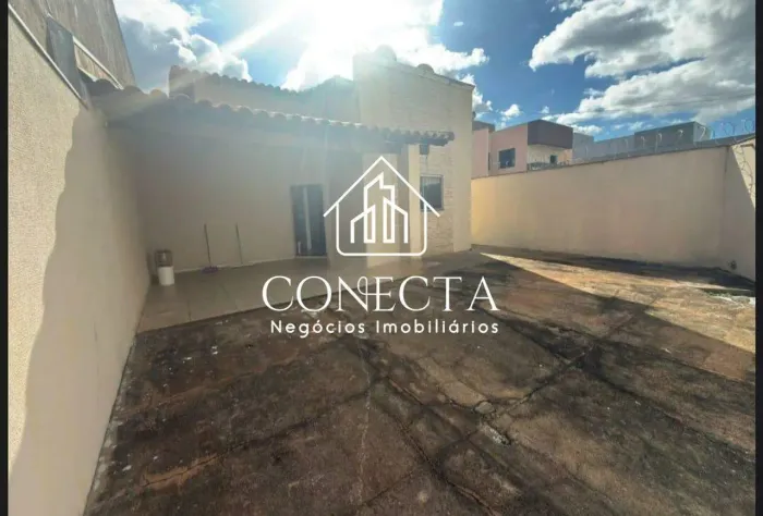 Casa com 3 quartos sendo 1 suíte disponível para venda no bairro Novo Mundo em Uberlândia