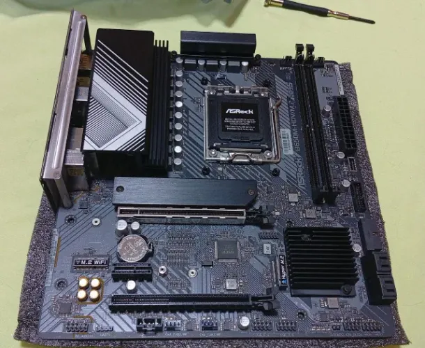 Placa-mãe ASRock B650M-HDV/M.2