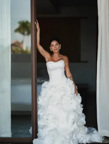 VESTIDO DE NOIVA DESLUMBRANTE 