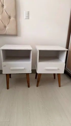 Mesa de Cabeceira Branca - Usada