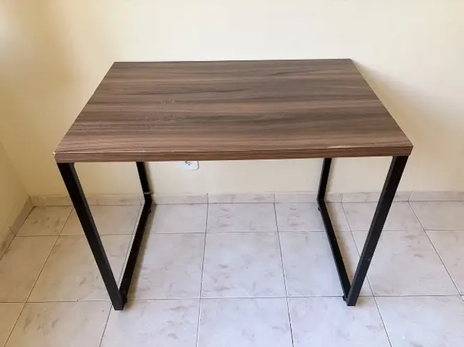 Mesa Escrivaninha Kuadra 90cm Nogal Marrom