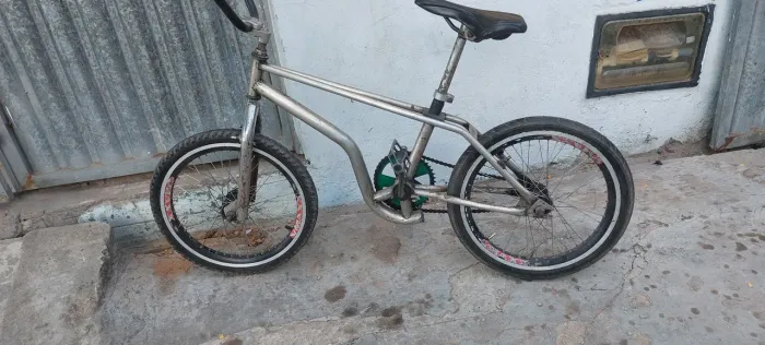 Vendo bicicleta Jna estilo bike trial