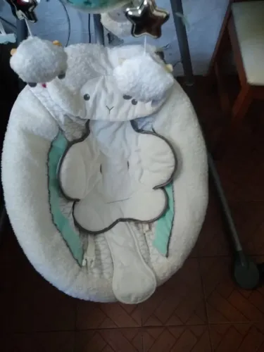 Cadeira de balanço ovelhinha 