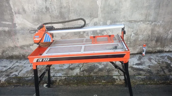 Cortador de Cerâmicas e Porcelanatos com Bancada 220V