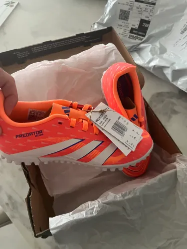 CHUTEIRA ADIDAS 32