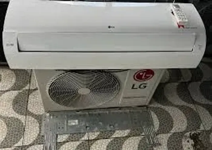 AR CONDICIONADO L.G DUAL INVERTER VOICE 18MIL BTUS COM AELXA E WIFI. MUITO NOVO!