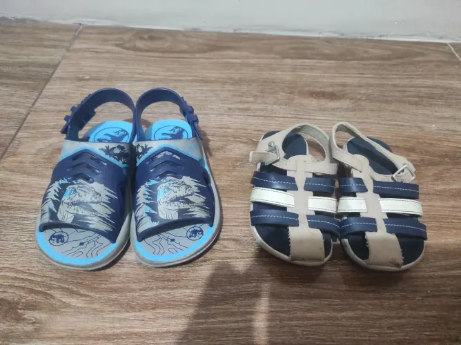 2 sandália infantil por 40,00