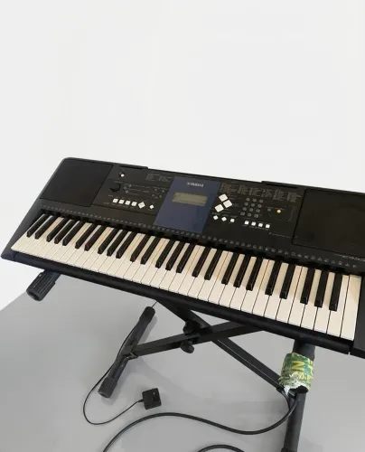 Teclado Yamaha funcionando perfeitamente + fonte + suporte