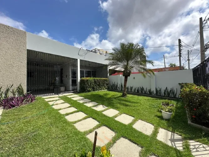 Casa para locação no bairro Marco em Belém-PA: 3 quartos, 1 suíte, 2 salas, 3 banheiros, 3