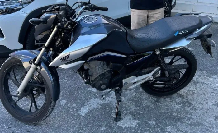Titan 160 ano 2022 apenas 38.000 km rodados vendo troco e financio, Fan Titan Bros start