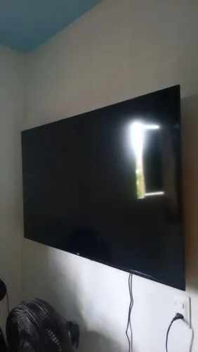 Tv HQ 60 polegadas 4k borda infinita.