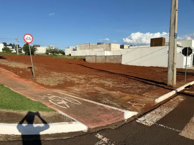 Imóvel para venda tem 475 metros quadrados em Jardim Munique - Maringá - PR