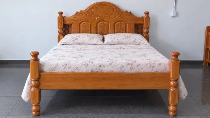 Cama de Madeira Maciça