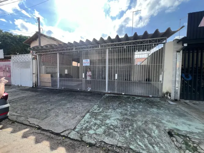 Sobrado para venda tem 335 metros quadrados com 3 quartos