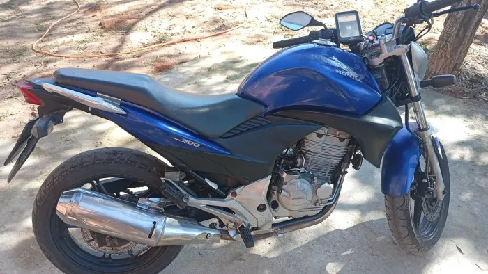 CB 300r Moto revisada com cabeçote vela fina relação nova, óleo e filtro trocados.
