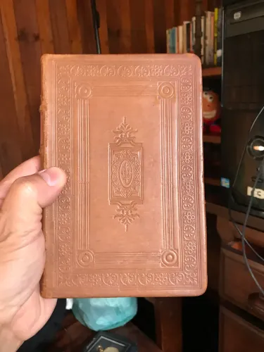 Livro antigo o Senhor do paço de ninaes