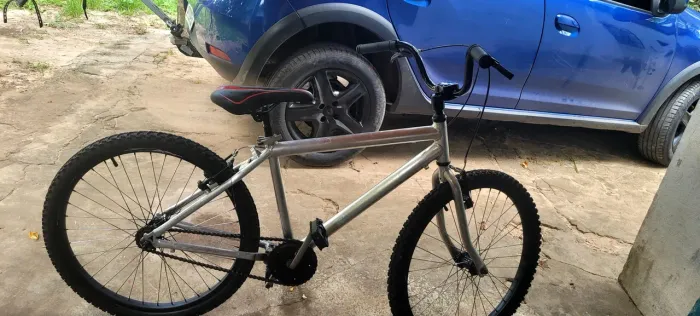 Vendo bike de alumínio aro 24 toda no rolamento 600 reais