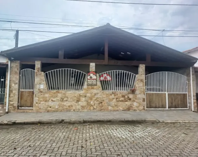 Casa Padrão em Pindamonhangaba