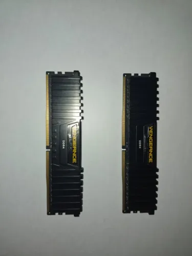 Memória Ram Corsair Vengeance 16GB DDR4 (2x 8GB)