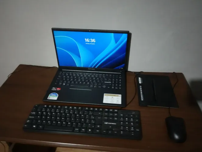 Vendo Notebook Asus Vivobook Go E1504fa Amd Ryzen 5 7520u 8gb Ram.