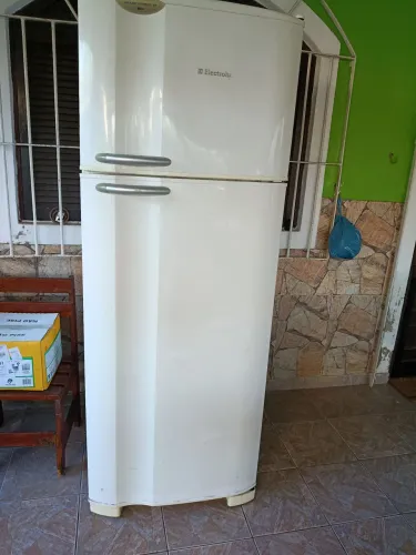 GELADEIRA DUOLEX 478 LITROS ELETROLUX GELANDO MUITO 