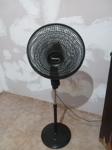 Ventilador de pe Mallory forte e potente